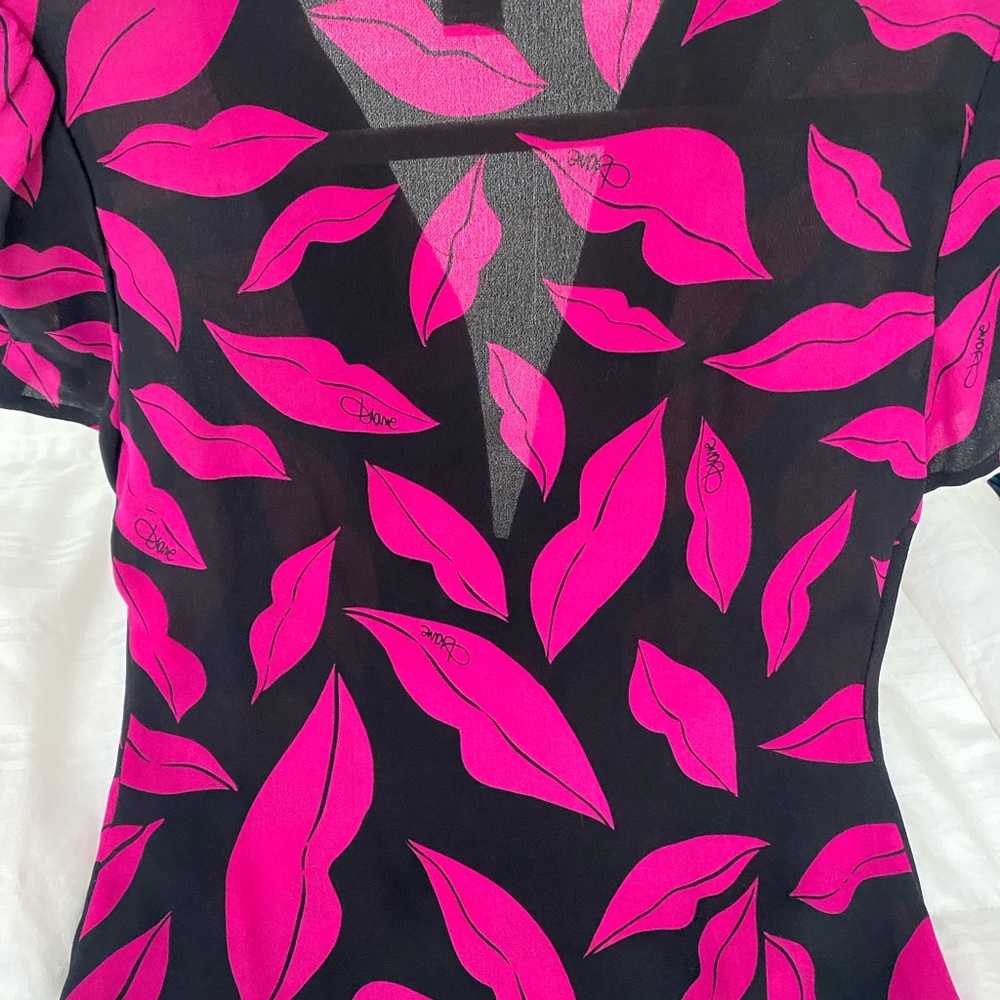 Diane von Furstenberg ⭐️ vintage top